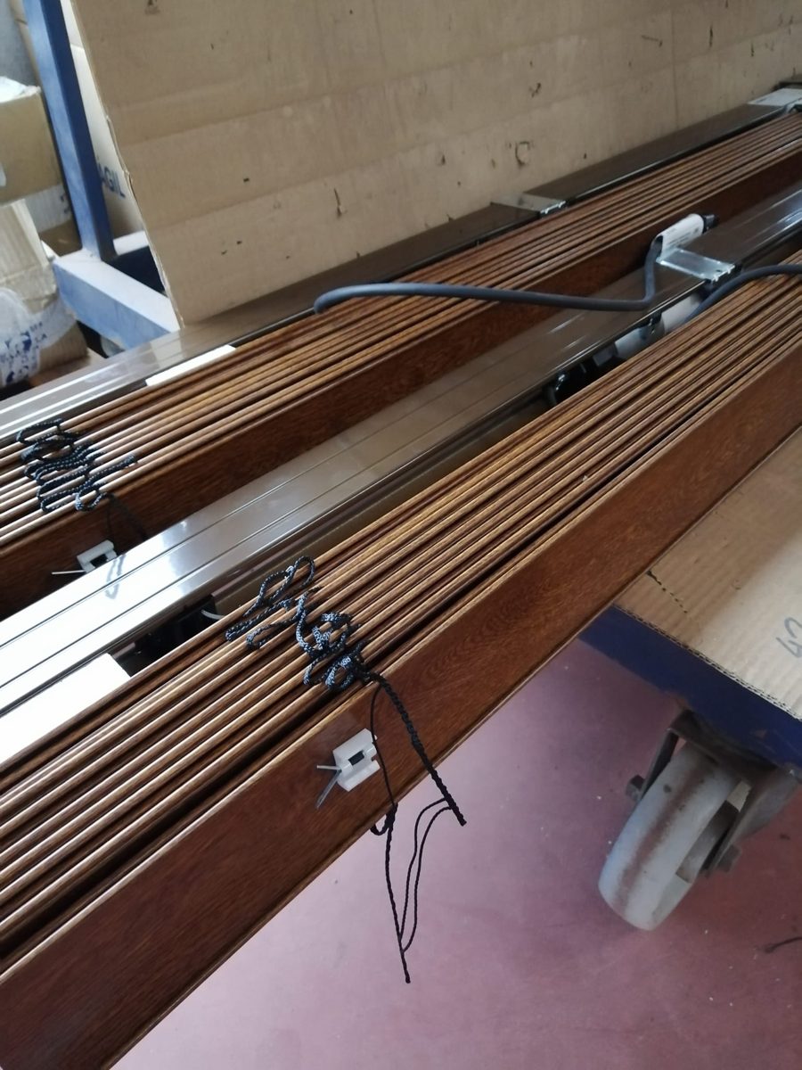 Lames de BSO en finition bois dans l'atelier